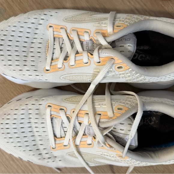 Brooks White and Tan Women's Sneakers - Picture 7 of 7